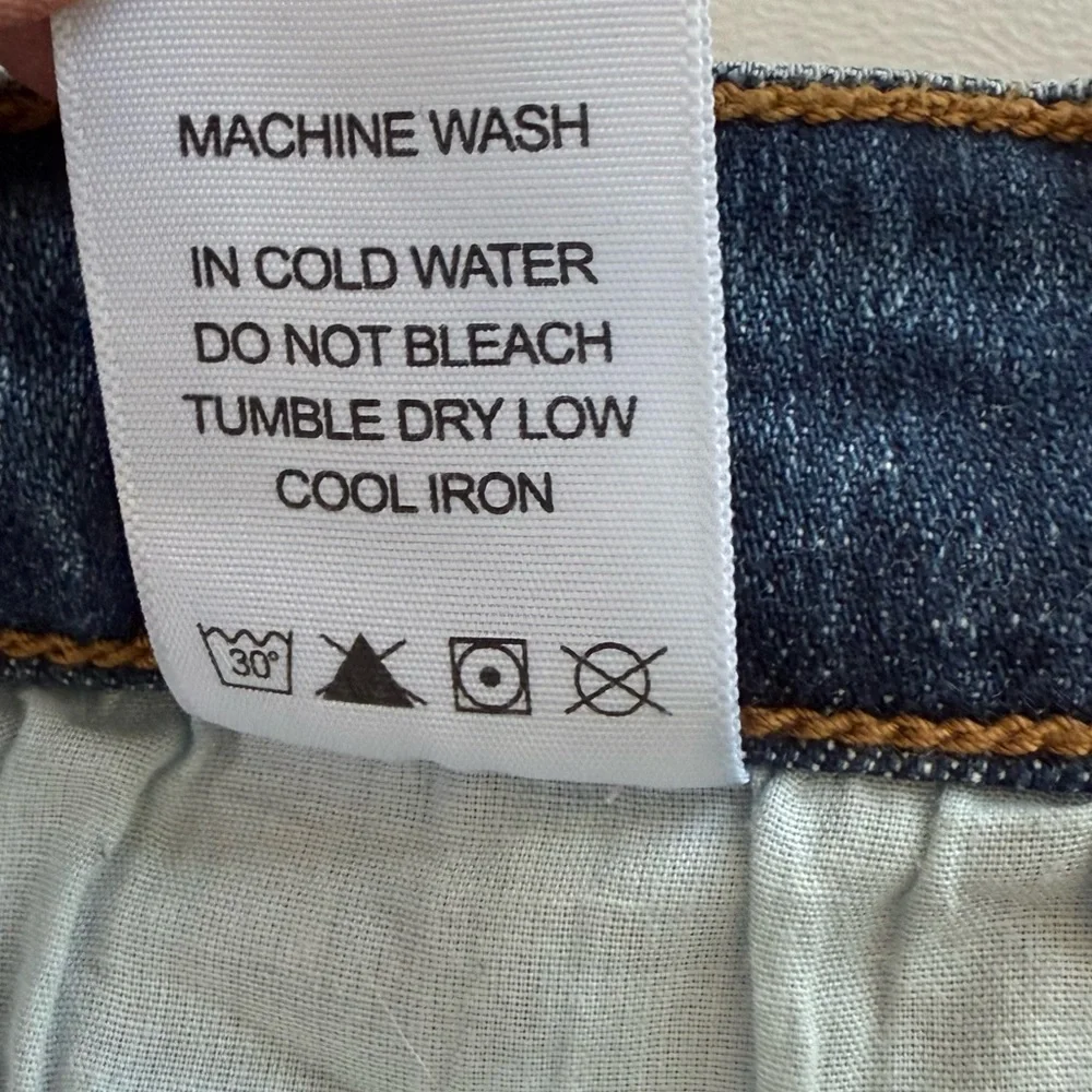 Judy Blue “Dad” High Rise Cell Phone Pocket Jeans With Distressed Spots Size 3 - Picture 16 of 16